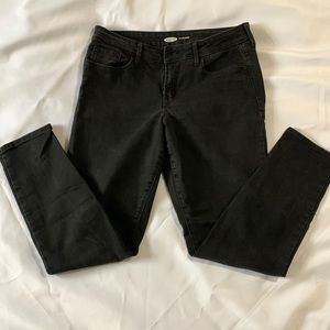 Old navy- gently used Pop Icon skinny jeans. Black size 12.